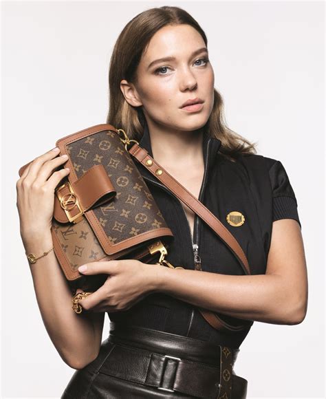 louis vuitton model picture.